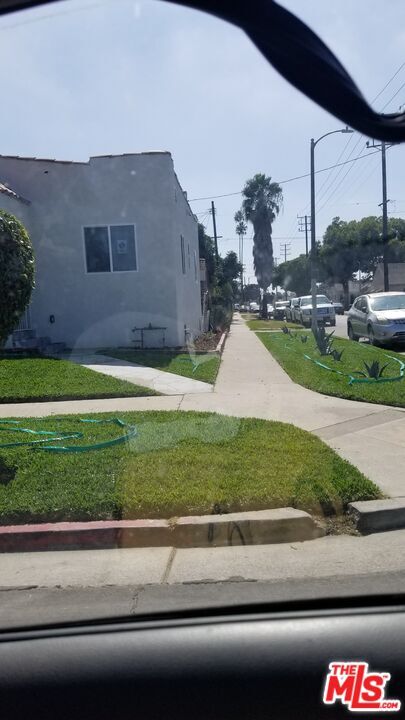 Photo - 800 E 83rd St