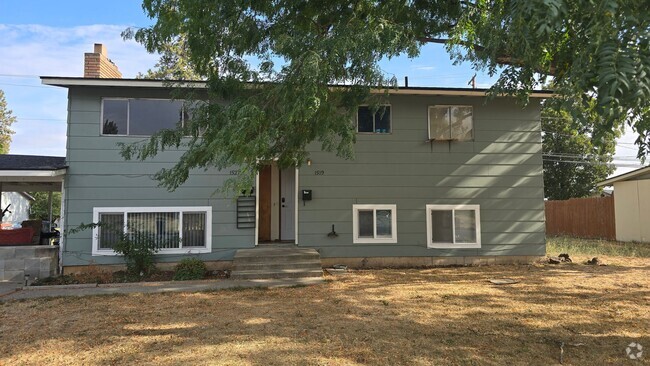 Building Photo - 1519-1521 3rd St Duplex in Cheney! Unit 1519 Rental