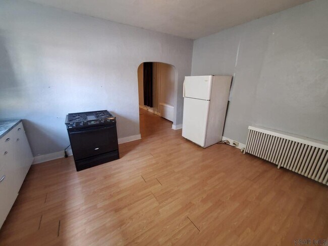 Photo - 195 D St