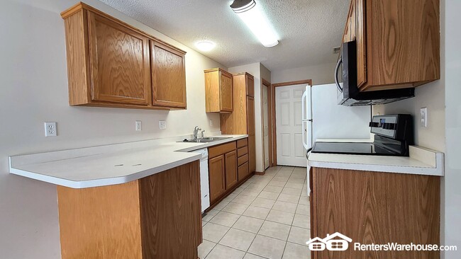 Photo - 637 Meadow Ln