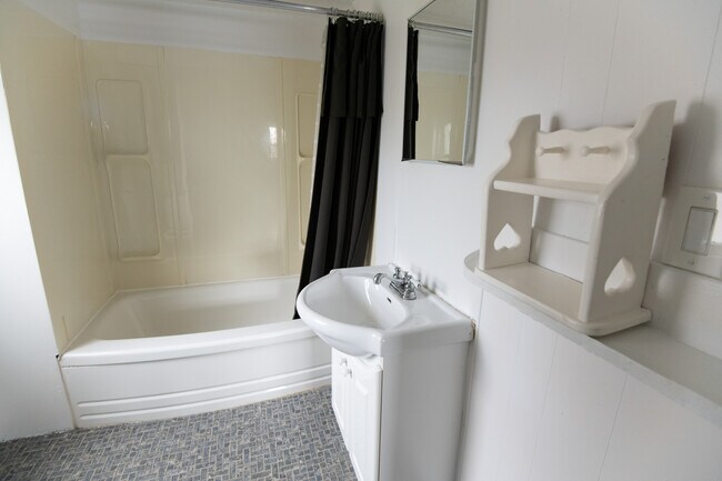 Photo - 82 Taylor Ave