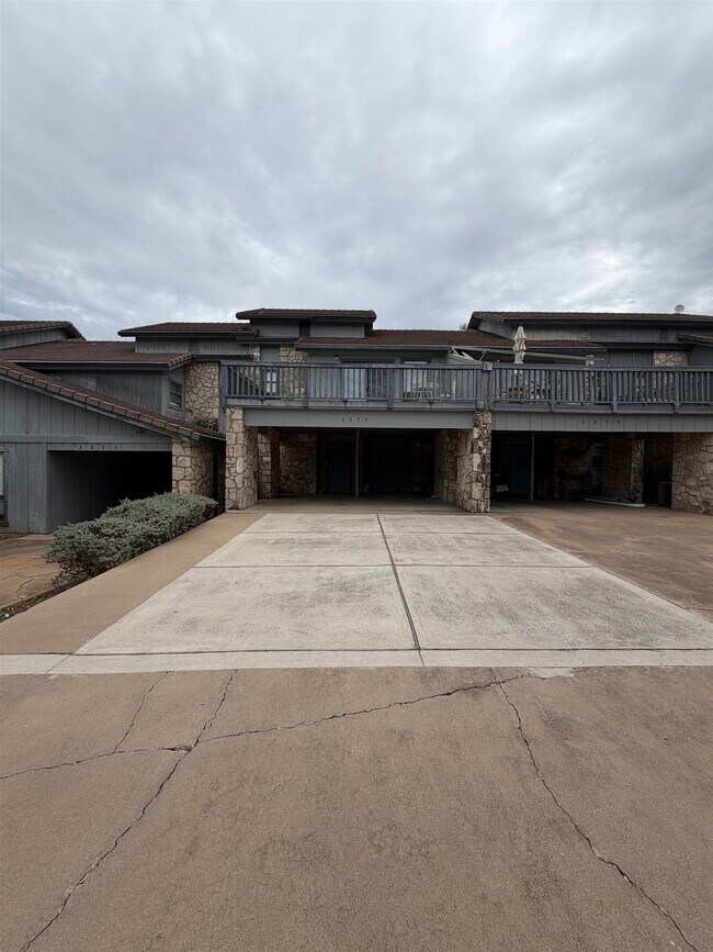 Photo - 307 Crestview
