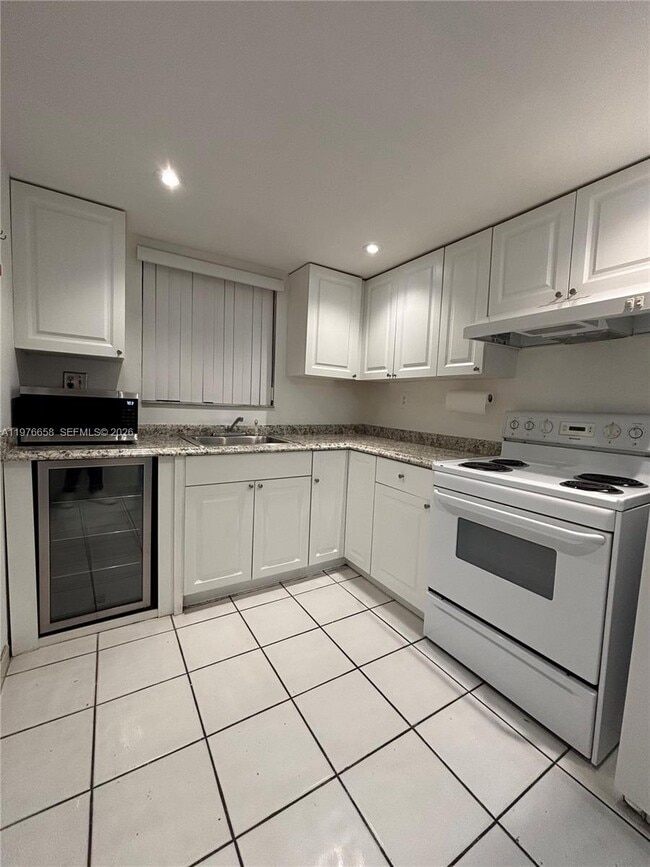 Photo - 13701 Kendale Lakes Cir Unit B-403