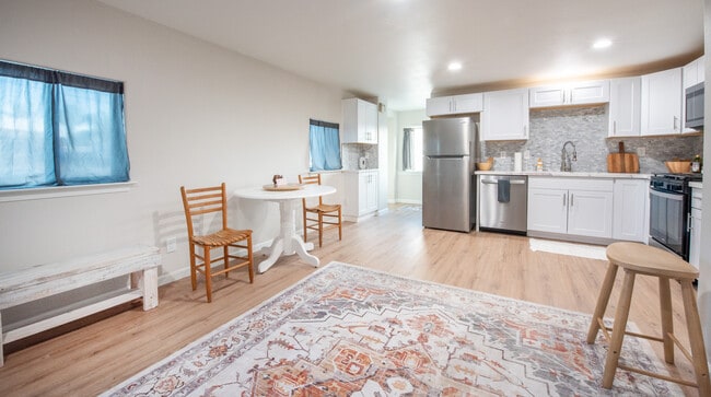 Photo - 604 S 8th St