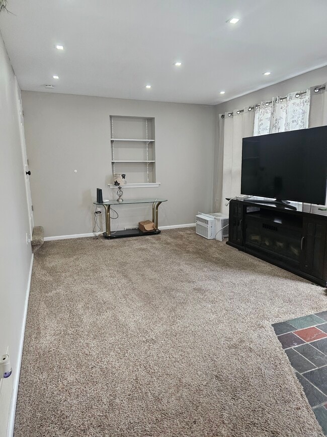 Photo - 657 Blue Ridge Ave