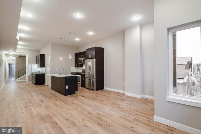 Building Photo - 1636 Ridge Ave Unit PH Rental
