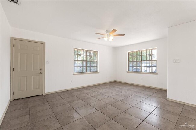 Photo - 18 Gumwood Ave