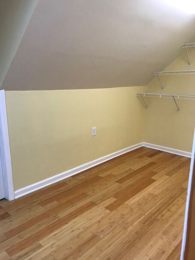 Photo - Comfortable house in prime location near the U of M Stadium!