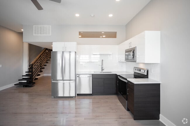 2BR, 2BA - 1,035SF