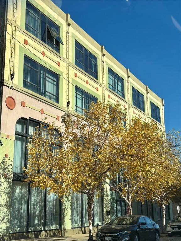 Building Photo - 2201 Locust St Unit 304