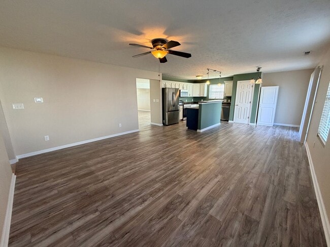 Photo - 1883 Creekstone Dr