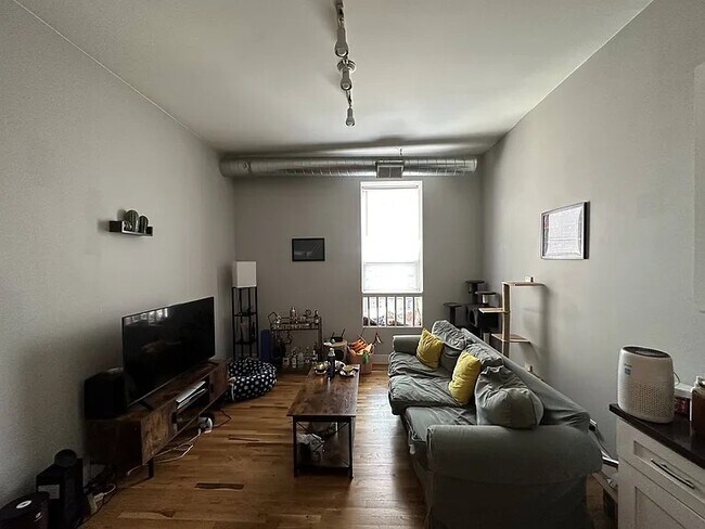 Photo - 1433 N Milwaukee Ave