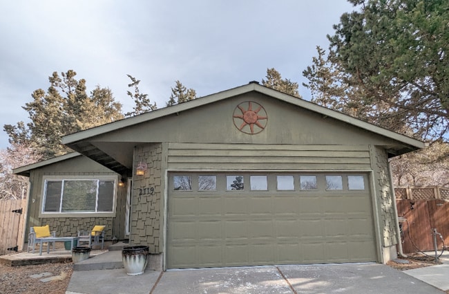 Building Photo - 2119 NE Mistletoe Ct Rental