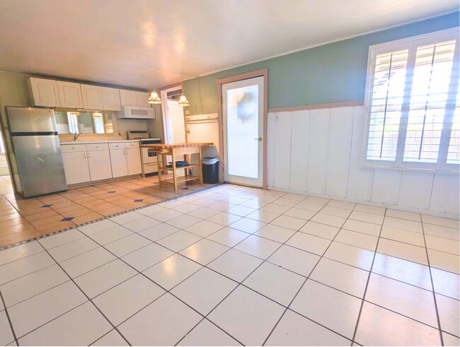 Photo - 5831 Adelaide Ave