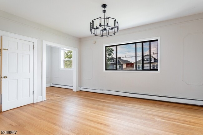 Building Photo - 842 Pennington St Rental