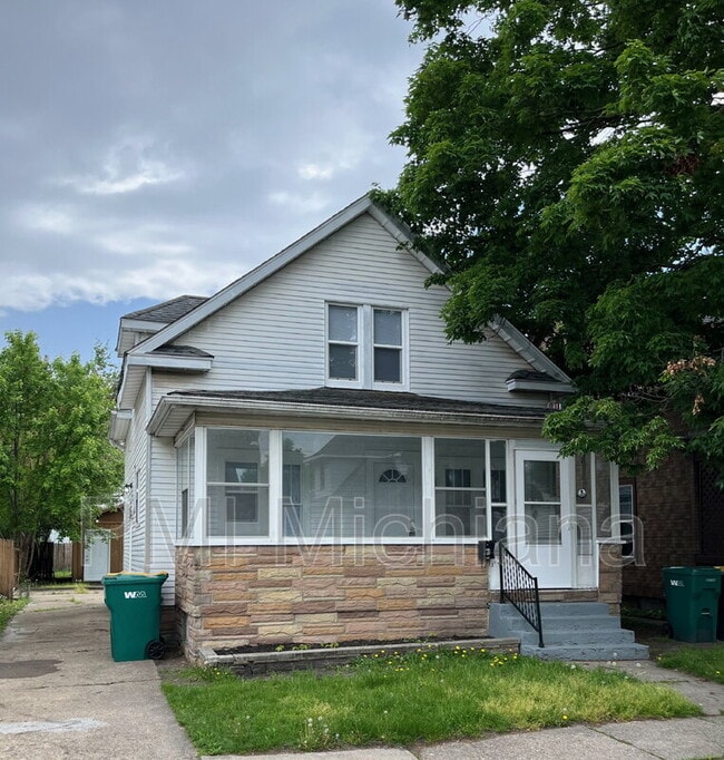 Photo - 221 E 8th St