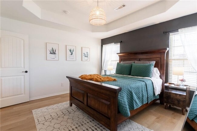 Photo - 951 Glass St