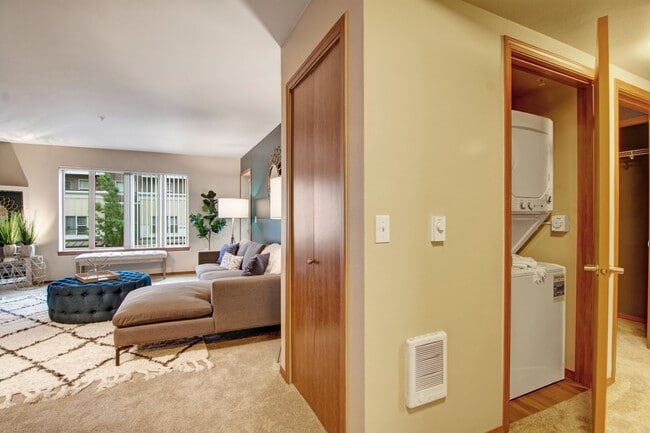 Echo Lake Apartments