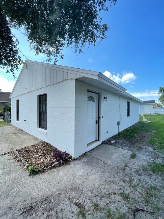 Building Photo - 2837 Vermont Ave Rental