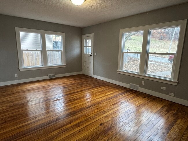 Photo - 824 Tremont Ave