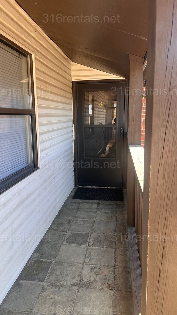 Photo - $795 - 2 bed 1 bath - Second floor Apartment Unidad 355 E Marion Ct Apt 4