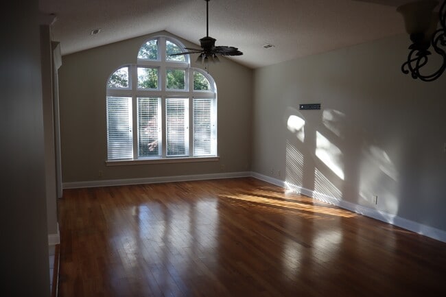 Photo - 1482 St Thomas Cir