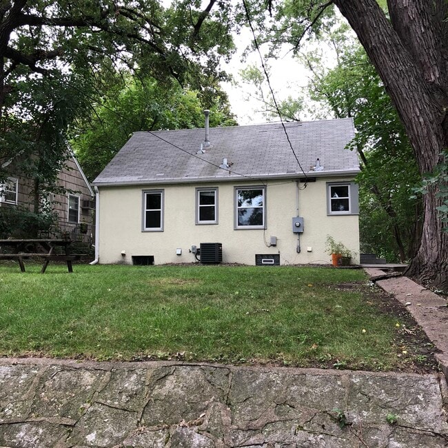 Photo - 833 25th Ave SE