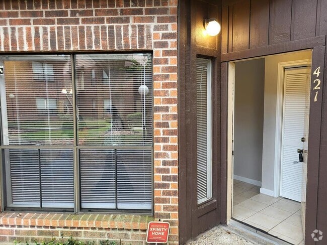 Building Photo - 3130 Walnut Bend Ln Unit 421 Rental