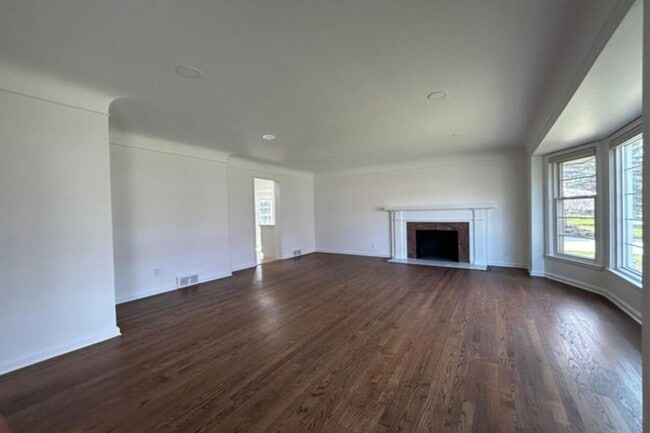 Photo - 2194 Dorchester Rd