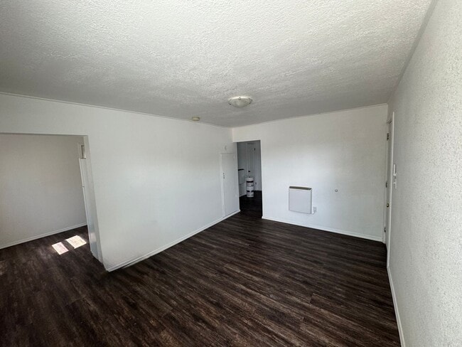 1105 W Alameda St