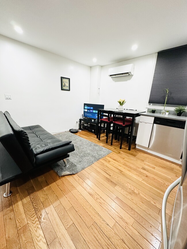 40 Woodbine St Unit 1