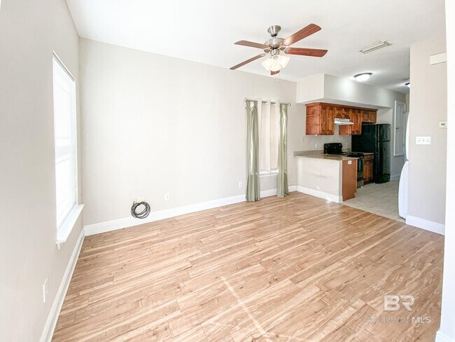 Photo - 116 S Elm St