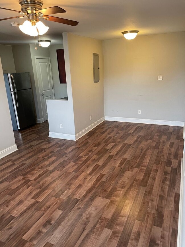 Building Photo - 1BD Corner Unit 2309 Baronne #106