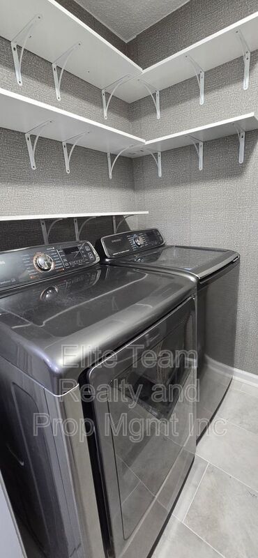 Photo - 6039 Gray Gate Ln Unidad B