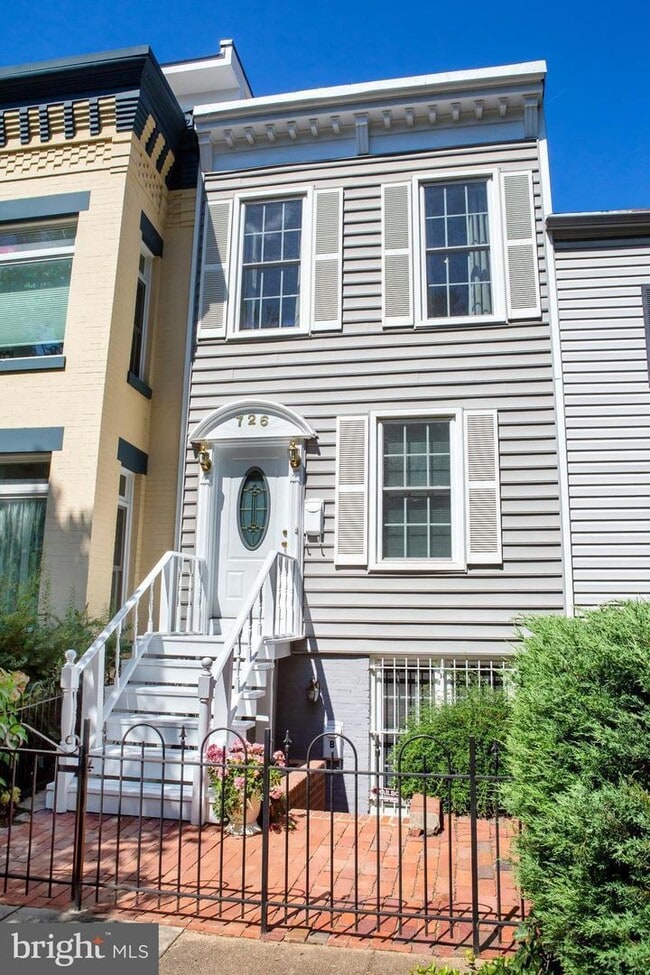Photo - 726 6th St NE
