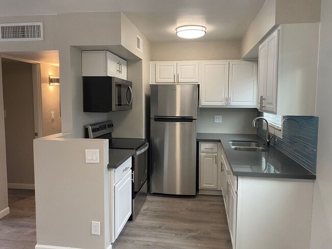 Photo - The Vintage on College