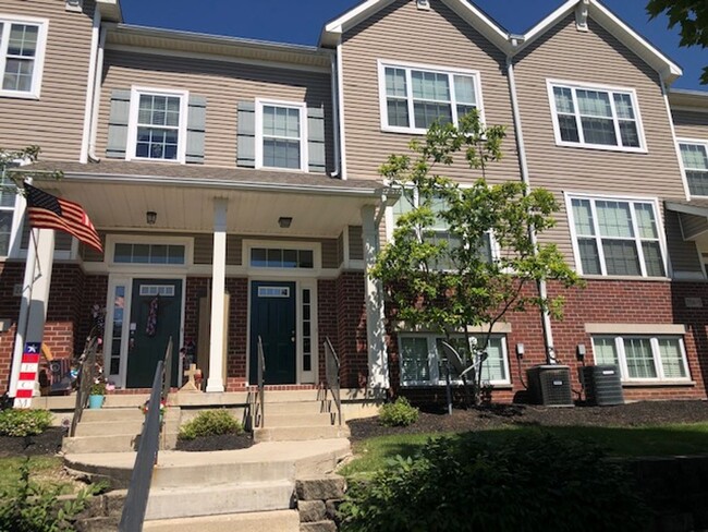 Large 4 Bedroom, 2 1/2 Bath Townhouse in B... - Large 4 Bedroom, 2 1/2 Bath Townhouse in B...