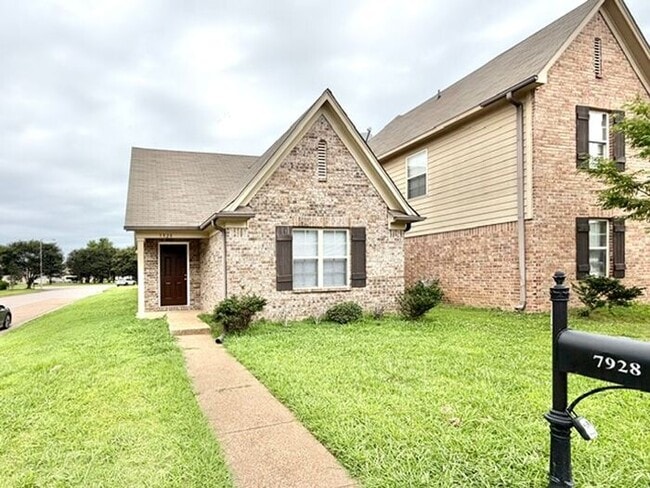 Building Photo - Southeast Memphis 3 Bedroom 2 Bath Home, 2 Car Garage and Fenced Yard