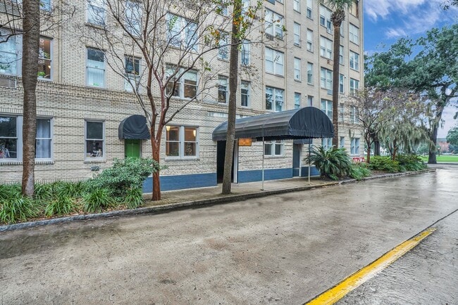 Photo - Studio off of Forsyth Park in Historic Downtown Savannah!