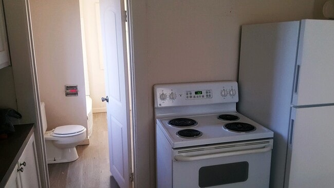 Building Photo - 2 Bedroom/1 Bathroom Near Hays Park Rental