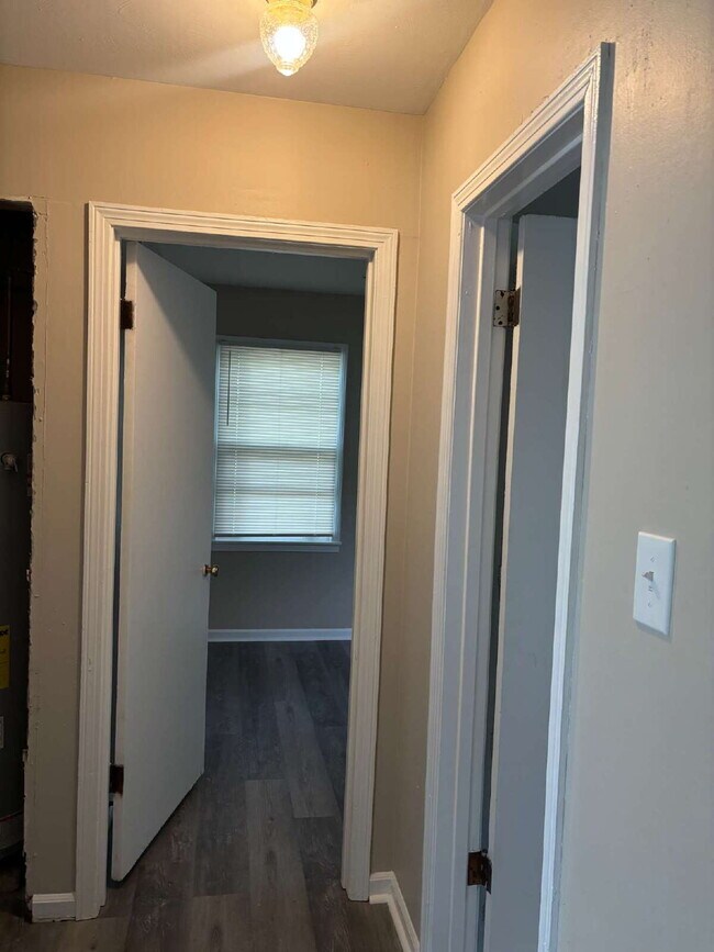 "Charming 3-Bedroom Gem on Winfield Road - Cozy Comfort Awaits in 966 Sq Ft!"
