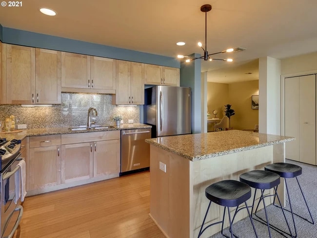 Photo - 1620 NE Broadway St Unit 530