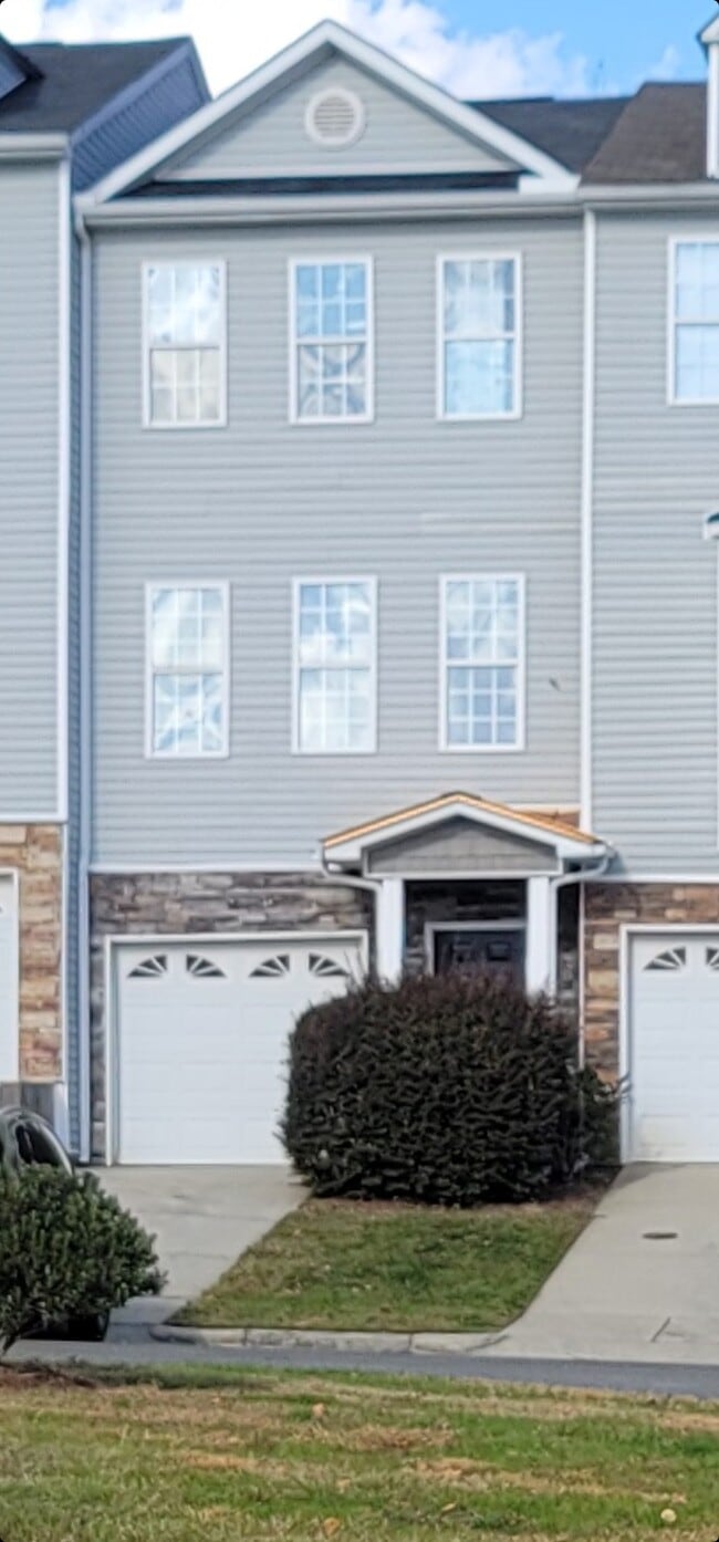 Photo - 650 Ganyard Farm Way