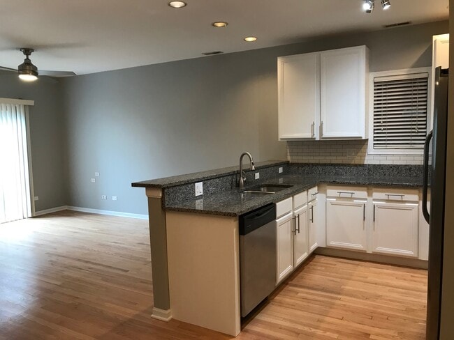 Kitchen \ Living Room - 724 N Willard Ct Unit #1