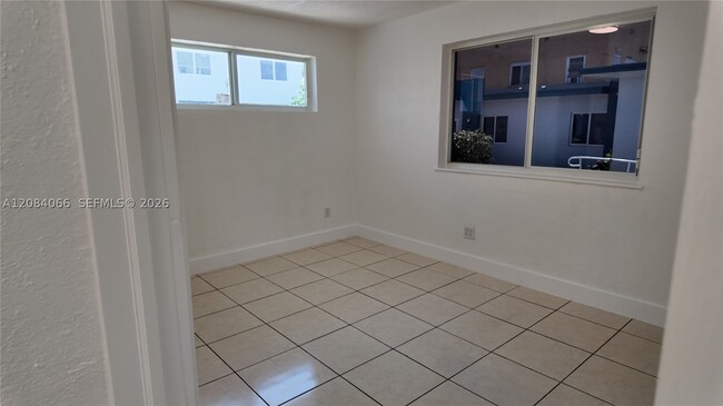 Building Photo - 3737 NW 20th Ct Unit 3737