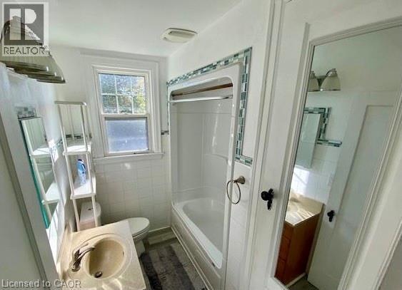 Photo - 18 Cameron Ave S