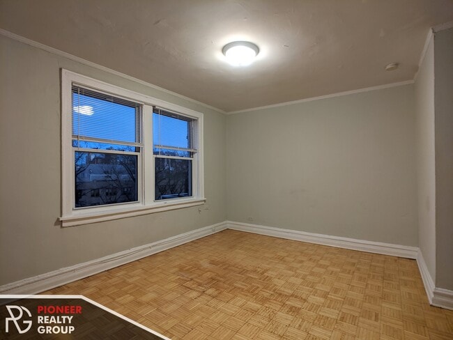 Building Photo - 705 W Belmont Ave Rental