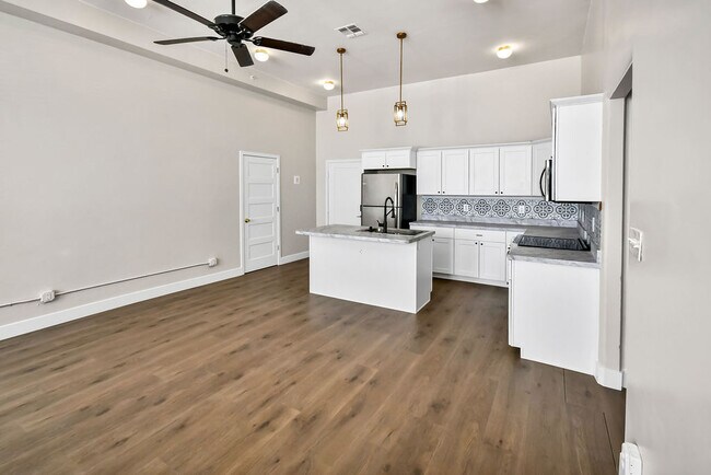 Photo - VINTAGE VAULT Unit 302