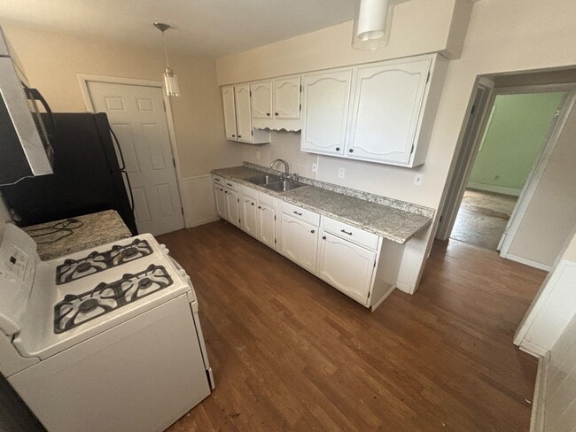Photo - 319 W 9th Ave