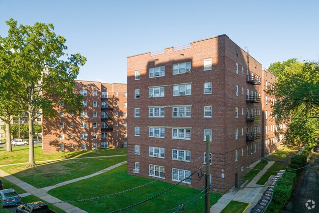 Photo - 775 N Broad St